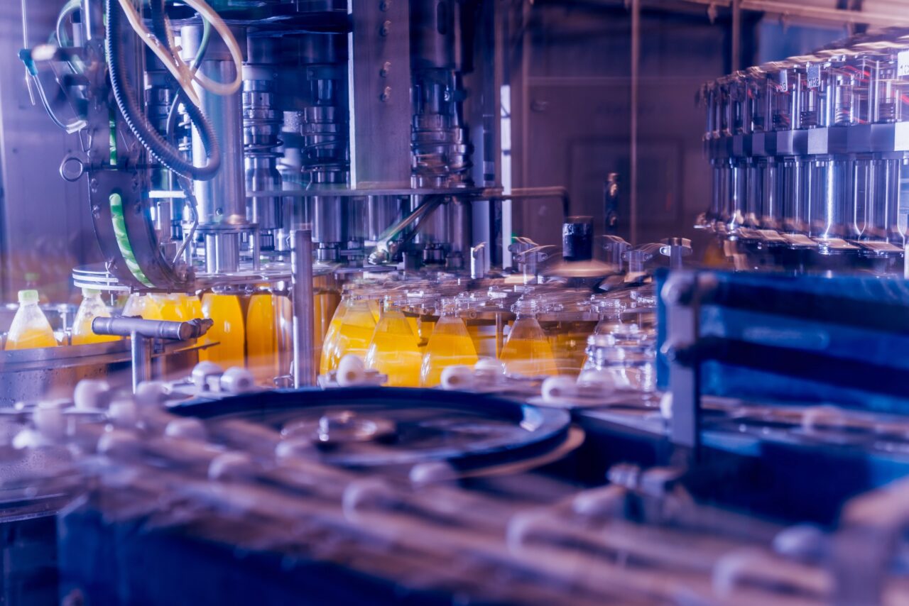 Pourquoi investir dans une conditionneuse remplisseuse industrielle en 2026 ?