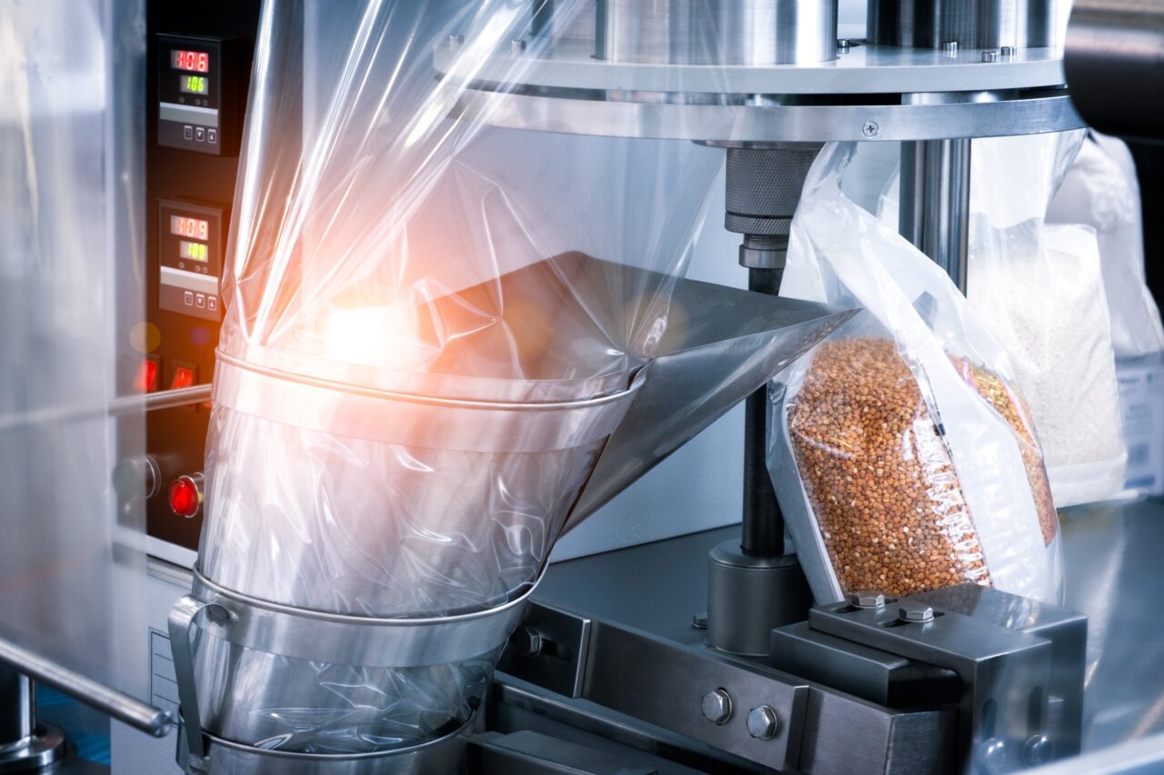 Pourquoi investir dans une conditionneuse remplisseuse industrielle en 2026 ?